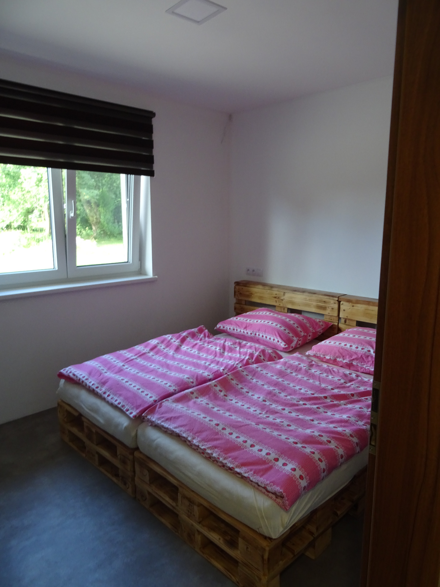 Ložnice - manželská postel